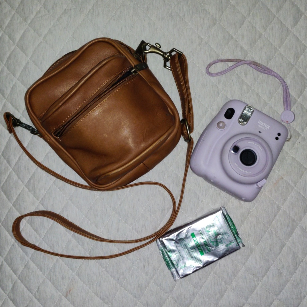 Instax, new with leather bag & fim in w extra film - Picture 5 of 8
